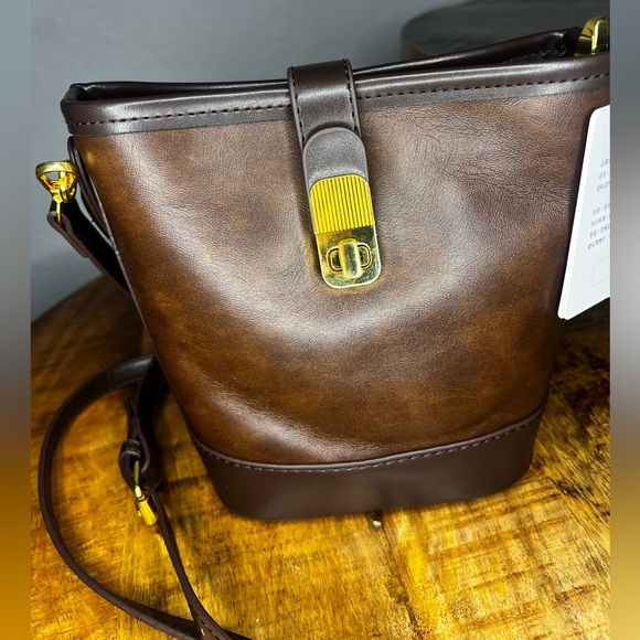 Elegant Brown vegan Leather Bucket Handbag w Divided Interior compartments NEW - Picture 3 of 5